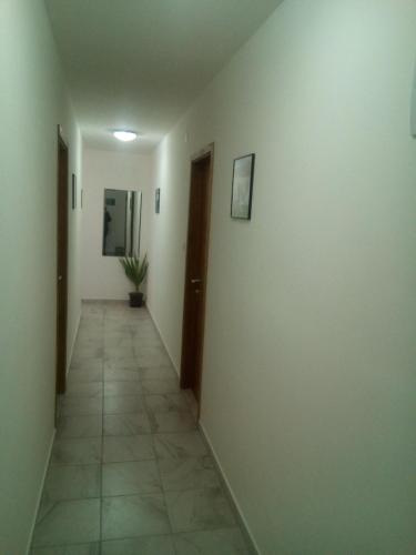 a hallway with white walls and a tile floor at SOBE ŠOKČIĆ in Karlovac