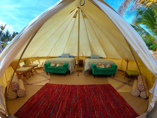 Posezení v ubytování ChiloChill Glamping Resort