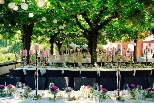 a table set up for a wedding with pink candles at Boutiquehotel Kloster Pfalzel in Trier