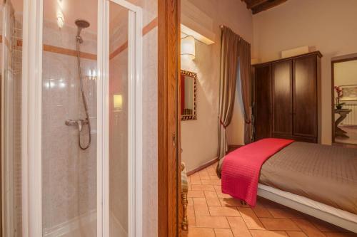 Un baño de Dante States Apartments
