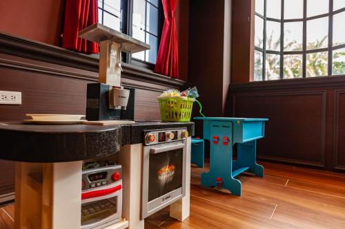 Una cocina o zona de cocina en Hogwarts Castle Guest House