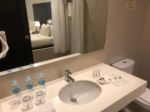 Foto de la galería de Piña Suites en Ormoc