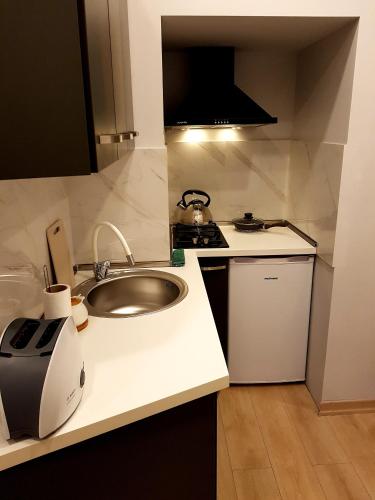 Dapur atau dapur kecil di Kita's apartment