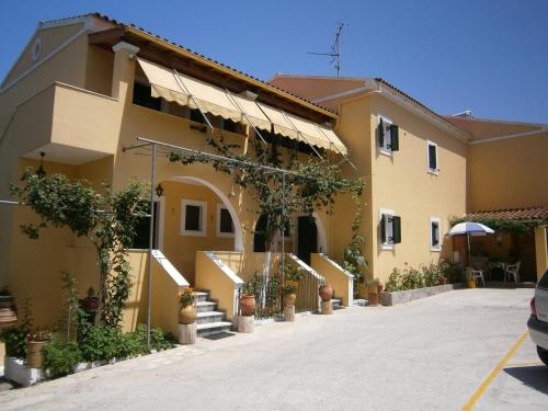 Fotografie z fotogalerie ubytování Athineos Apartments v destinaci Kommeno