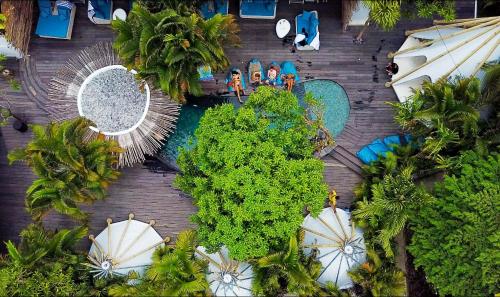 an overhead view of a pool with umbrellas at The Green Room Seminyak in Seminyak
