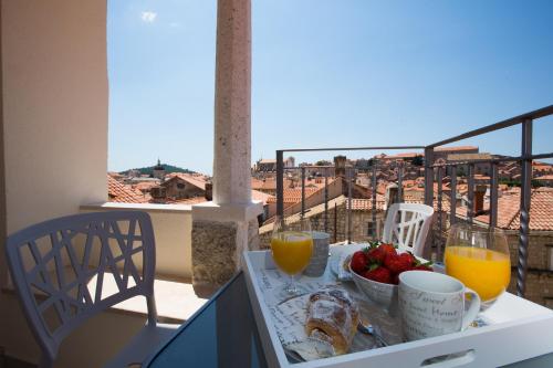 Villa Flores Room with Balcony