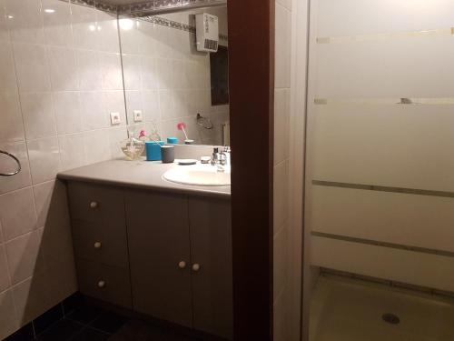 Bilik mandi di le gite "des voyageurs"