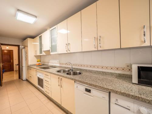 A kitchen or kitchenette at MALAGA CENTER EXPERIENCE - Premium Apartment