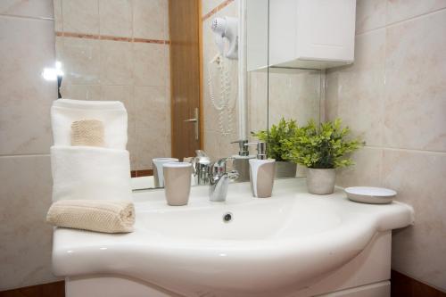 Koupelna v ubytování Apartments Leo