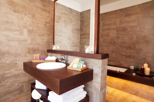 Bathroom sa Villa Gaudi