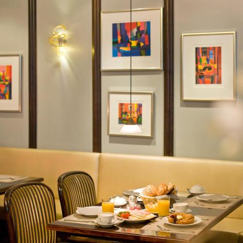 Mad på hotellet eller i nærheden