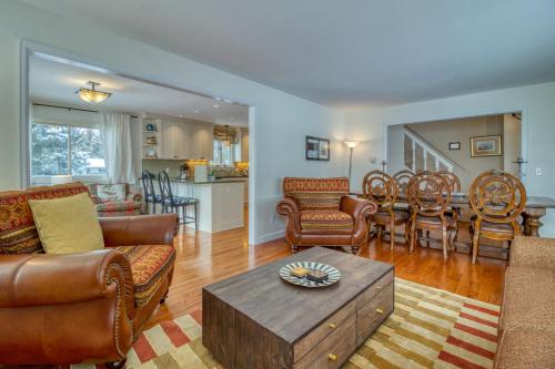 Roaring Fork Ranch Home – Photos 2