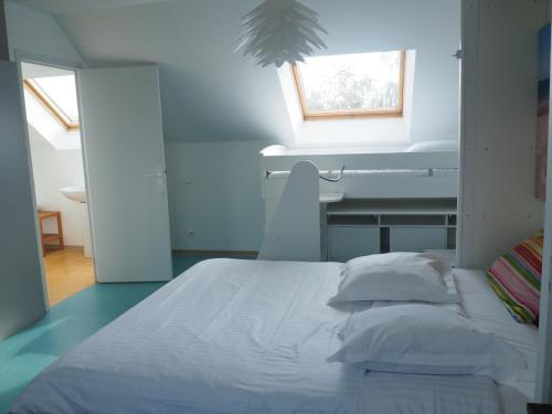 a bedroom with a bed with a desk and a window at Hôtel Le Vivier WISSANT - Centre Village - Côte d'Opale - Baie de Wissant - 2CAPS in Wissant
