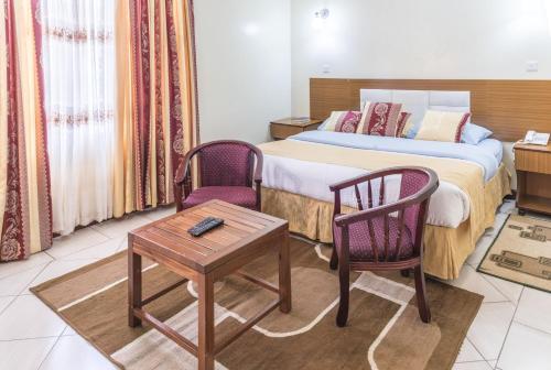 Postel nebo postele na pokoji v ubytování Three Steers Hotel