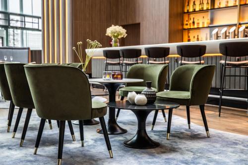 Uma área de estar em Radisson Blu Hotel Köln