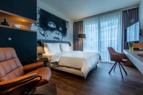 Uma cama ou camas num quarto em Radisson Blu Hotel Köln