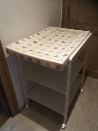 a childs table with a star pattern on it at Au bord de l'Eau in Bastogne