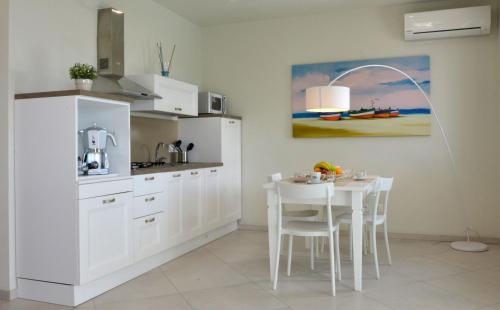Una cocina o zona de cocina en Vilu Suite Mare
