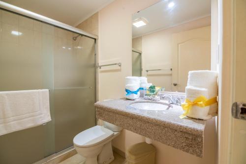 Aqua Viva Suitesにあるバスルーム