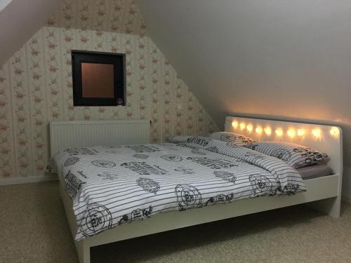 Een bed of bedden in een kamer bij Maison Rosmina