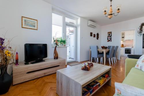 a living room with a tv and a coffee table at Fredi in Piran