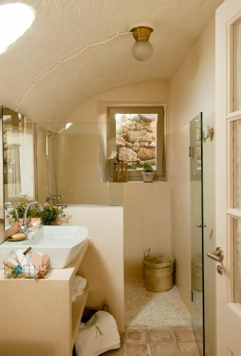a bathroom with a sink and a bath tub at Arkhé Hotel Boutique Pals in Pals
