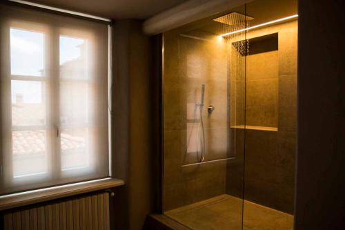 Kylpyhuone majoituspaikassa Luxury Langhe Loft