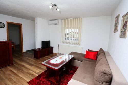 a living room with a couch and a table at Apartmani Mila in Laktaši
