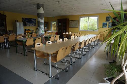 a dining room with a long table and chairs at Gîte des Grands Causses in Millau