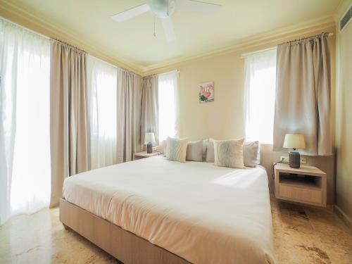 מיטה או מיטות בחדר ב-Playa Turquesa Ocean Club