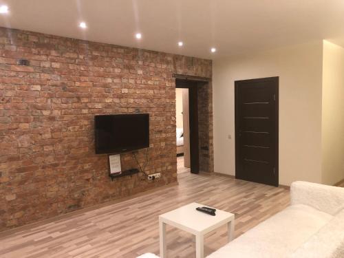 Riverside Embassy apartment 2. Spacious/free parking