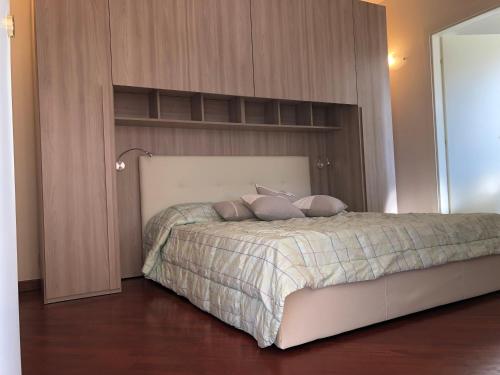 Katil atau katil-katil dalam bilik di Appartamento delizioso Civitavecchia