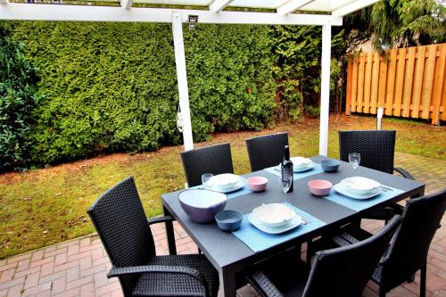 a black table and chairs on a patio at Ferien_HAUS SEEOASE in Göhren-Lebbin