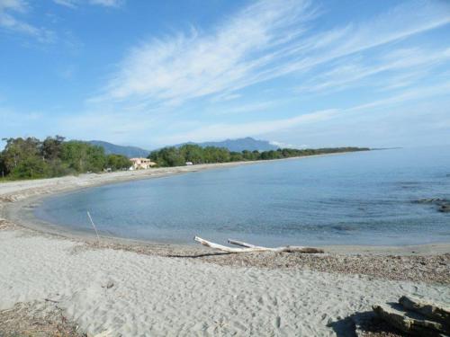 - une vue sur la plage dans l'établissement sognu di mare, à Linguizzetta