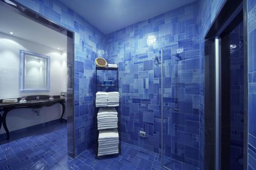 A bathroom at Palace Catania | UNA Esperienze