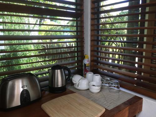 te Whare -Lake Tarawera tree-top nest tesisinde kahve veya çay yapma olanakları