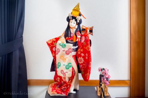 a statue of a woman wearing a kimono at RUSUTSU HOLIDAY CHALET in Rusutsu