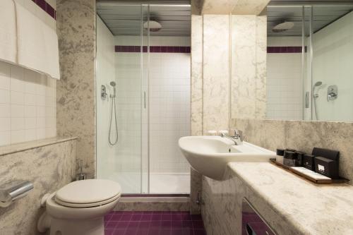 a bathroom with a toilet and a sink and a shower at Park Hotel Brasilia in Lido di Jesolo