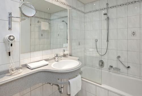 Bilik mandi di Hotel garni Kappeler-Haus