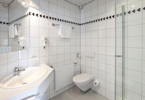 Bilik mandi di Hotel garni Kappeler-Haus
