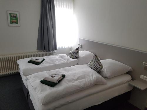 En eller flere senge i et værelse på Hotel Silbertanne