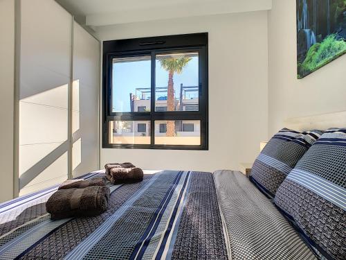 Posteľ alebo postele v izbe v ubytovaní Playa Elisa Apartment - Mil Palmeras - 1510