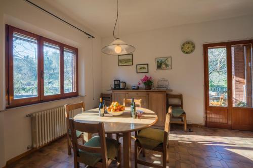 a dining room with a table and chairs at Villa Giulia in Lucignano