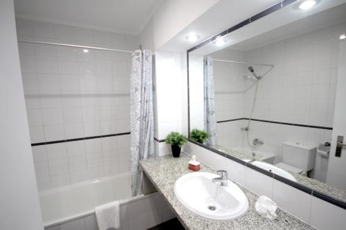 Koupelna v ubytování T1 Varandas da Rocha by amcf