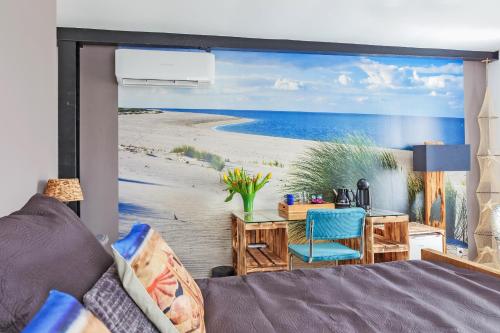 a living room with a view of the beach at Wellness Bed & Breakfast Pergamo in Voorhout