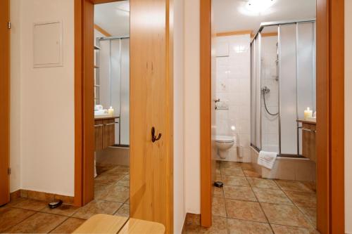 a bathroom with a toilet and a shower and a sink at Appartment Kinigadner in Pertisau
