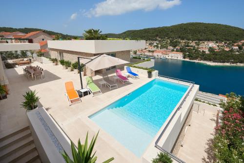 an overhead view of a swimming pool on a building at The White House, Brac in Pučišća