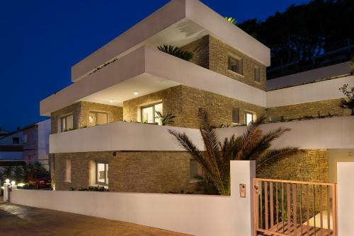 The White House, Brac