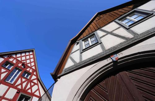 a building with windows and a blue sky in the background at Romantisches Torhaus in Sommerhausen