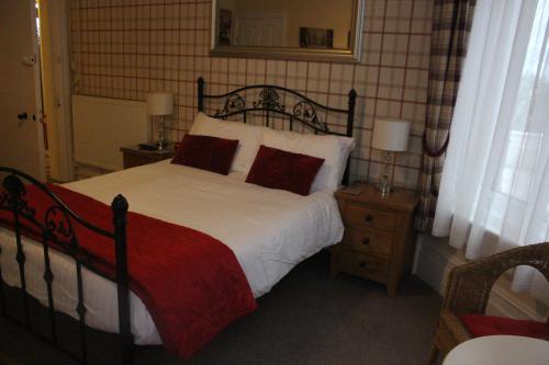 
A bed or beds in a room at Beamsley Lodge B&B
